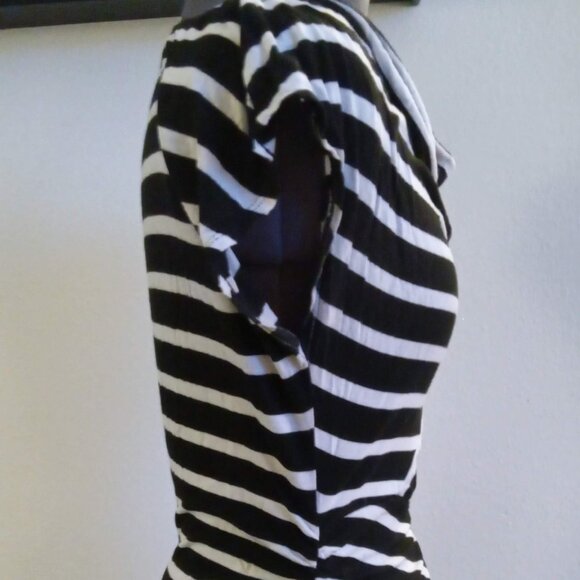 Black and white striped shirt - Picture 6 of 9